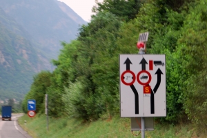Svájci kontrollparkolók és a rejtélyes „S” betű! 